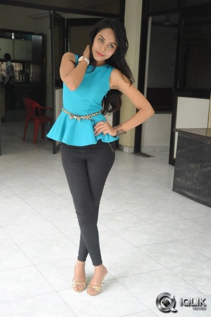 Khenisha-Chandran-at-Jagannatakam-Movie-Date-Press-Meet